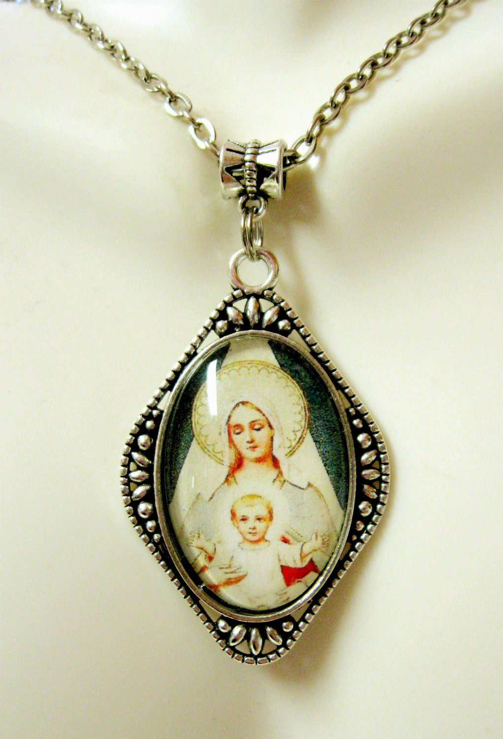 Madonna Mit Kind Anhänger - Ap26-129 von Gwendysgems