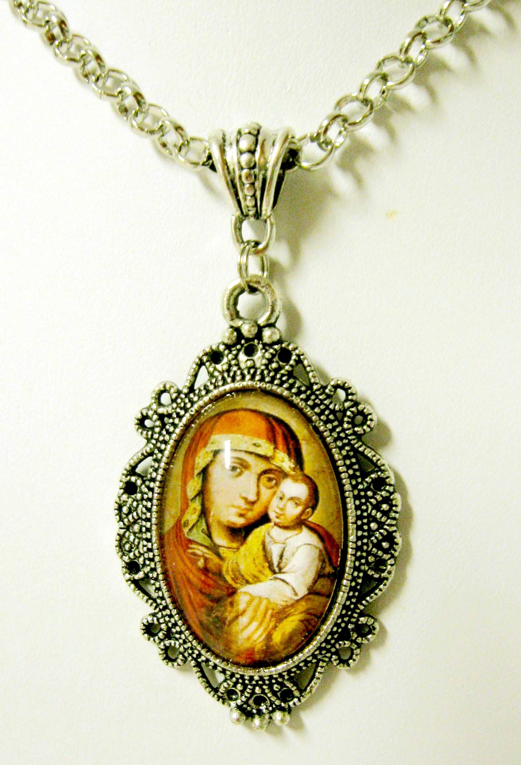 Madonna Mit Kind Anhänger Kette - Ap04-255 von Gwendysgems