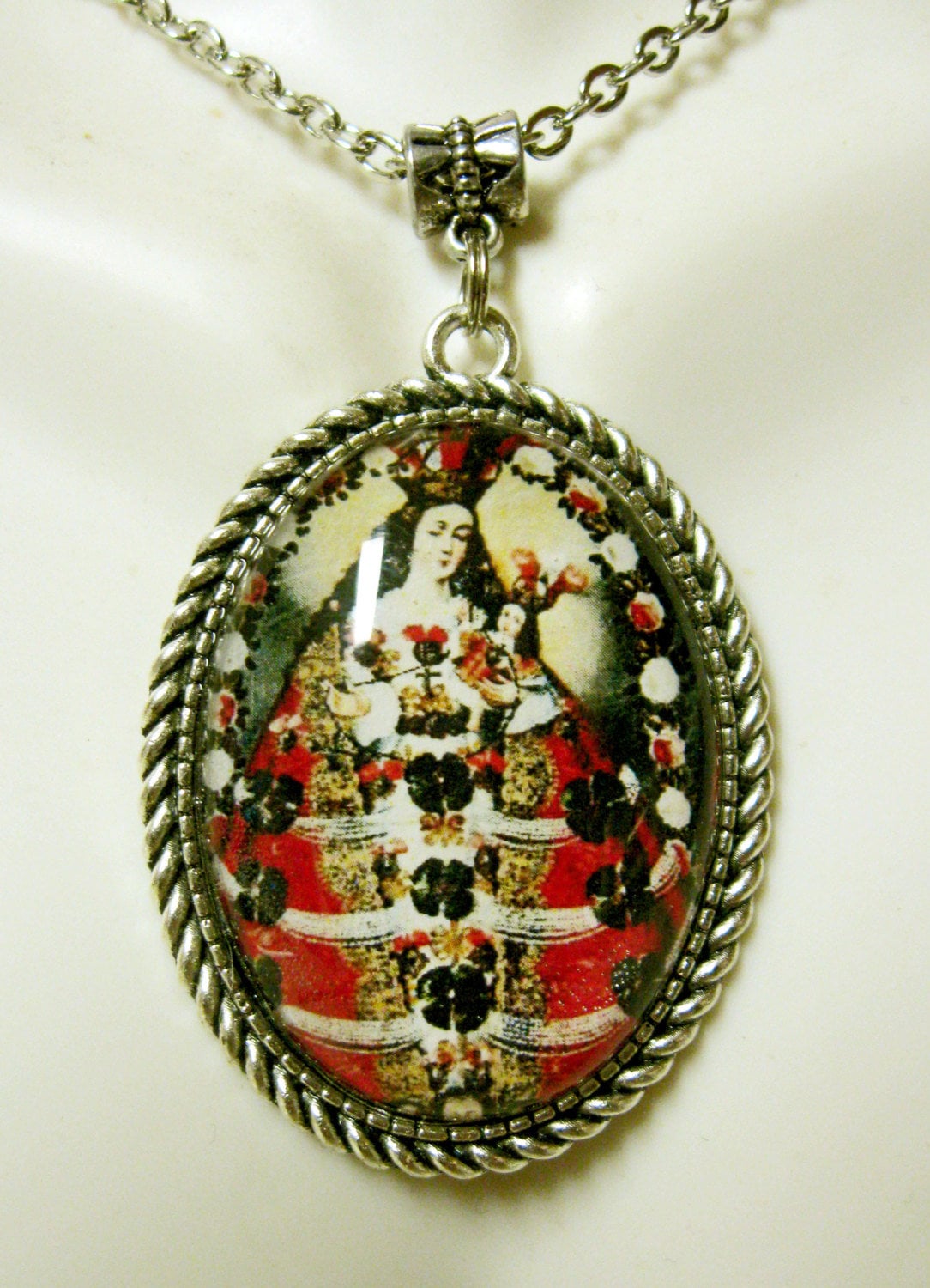 Madonna Mit Kind Anhänger Und Kette - Ap09-158 Cusco Stil von Gwendysgems