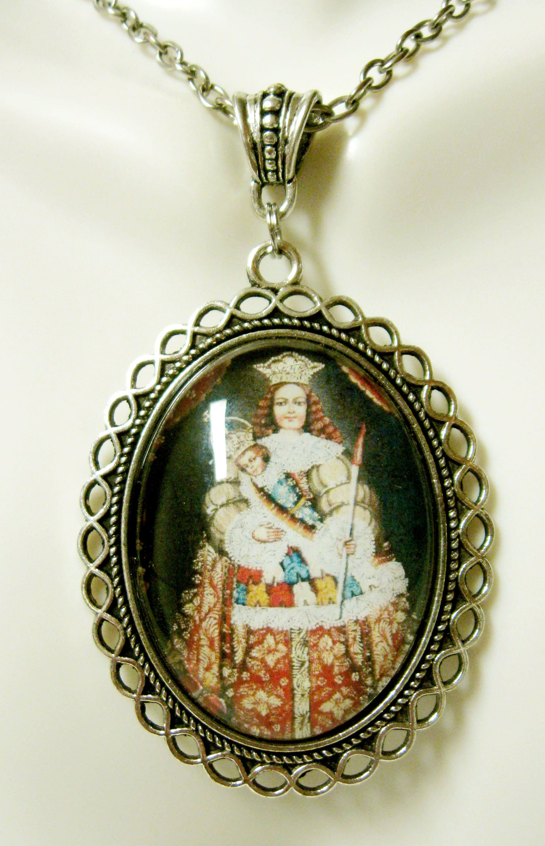 Madonna Mit Kind Anhänger Und Kette - Ap09-262 Cusco Stil von Gwendysgems