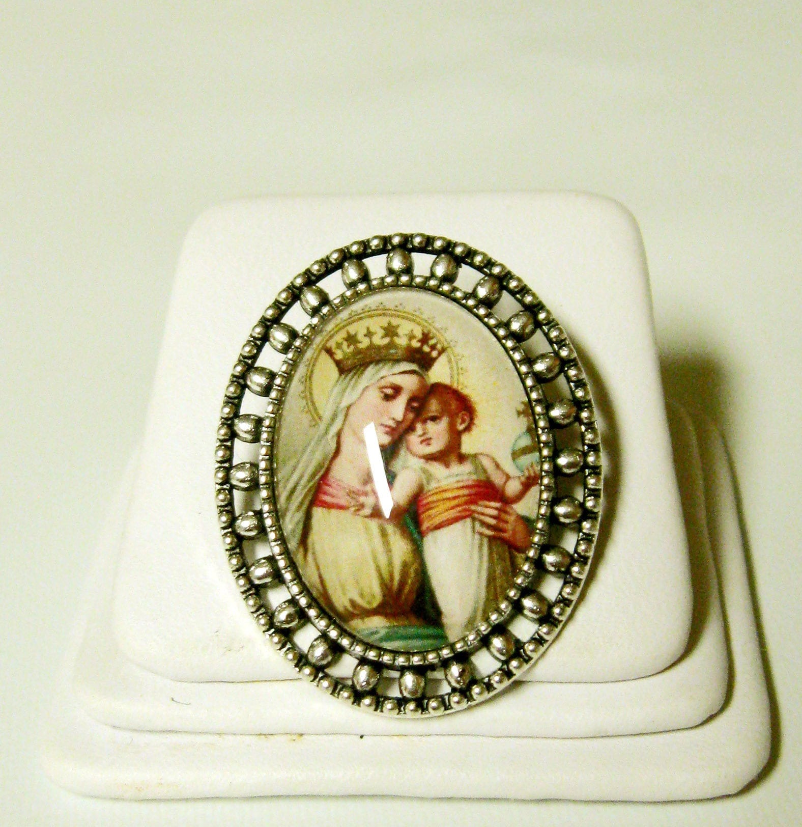 Madonna Mit Kind Brosche/Anstecknadel - Br02-070 von Gwendysgems