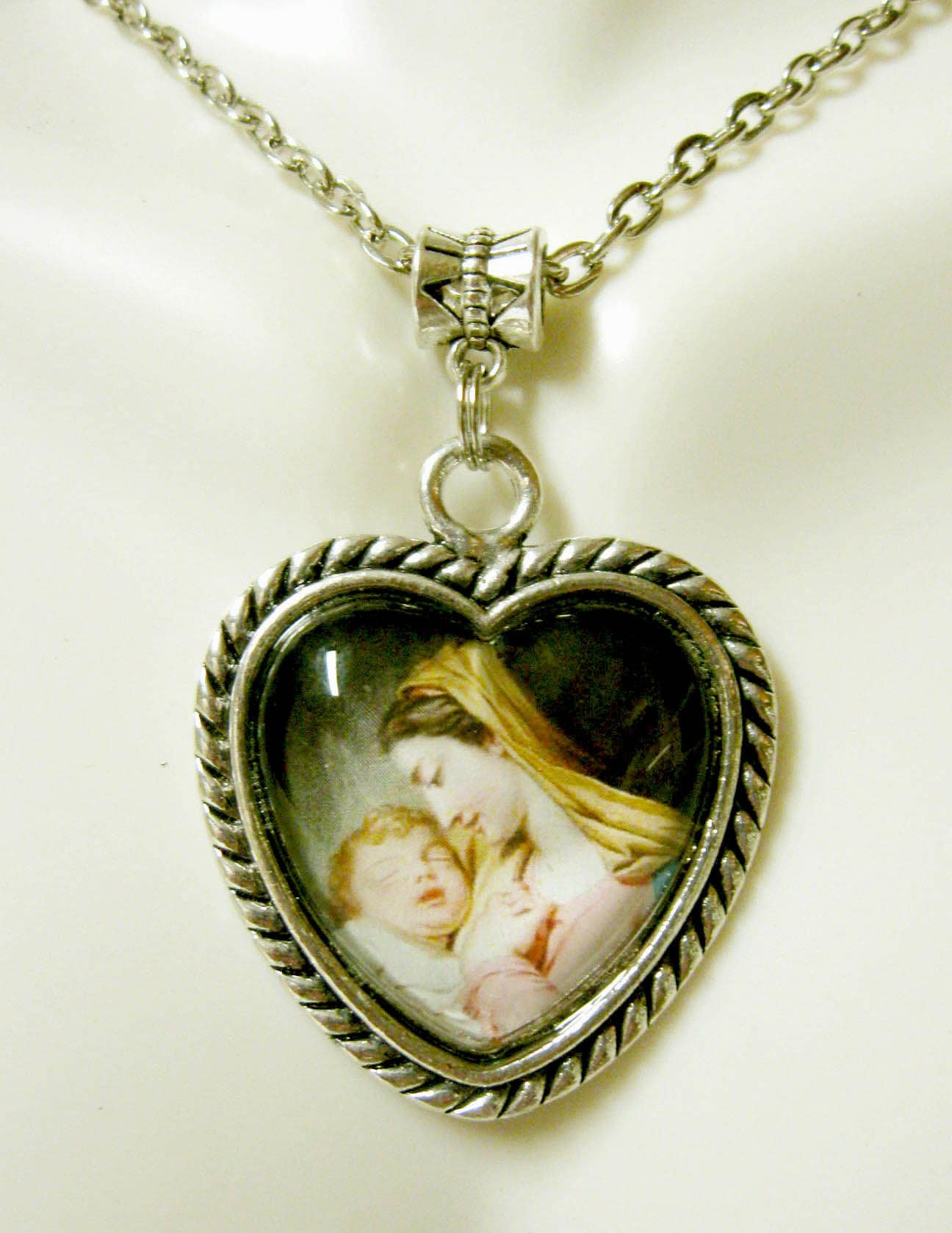 Madonna Und Kind Anhänger Kette - Ap26-108 Madonna Und Kind Anhänger Kette - Ap26-108 von Gwendysgems