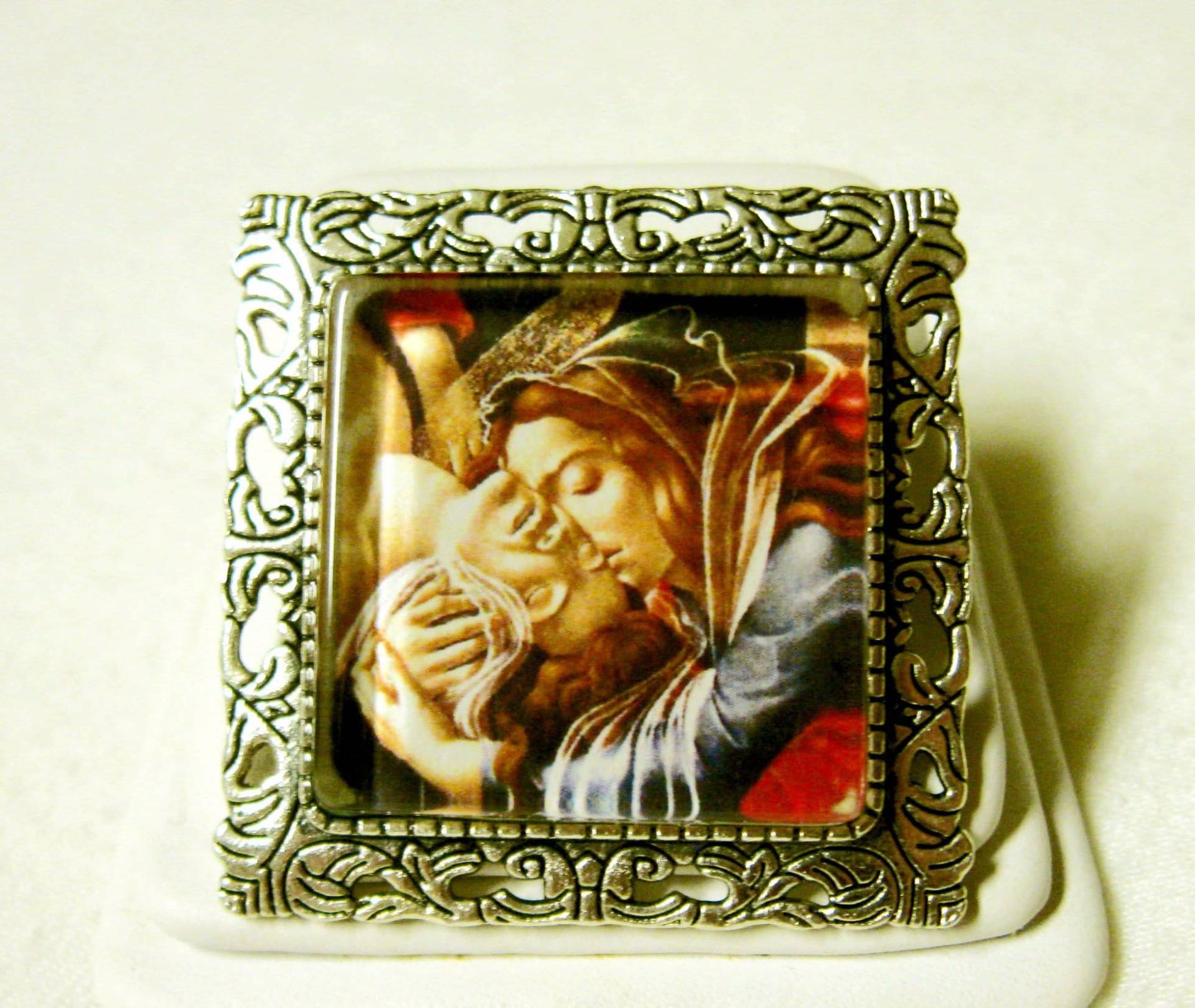 Mary Wiegte Christi Kopf An Die Ablagerung Von Botticelli Cabrio Ostern Brosche/Anhänger Und Kette - Ap35-173 von Gwendysgems