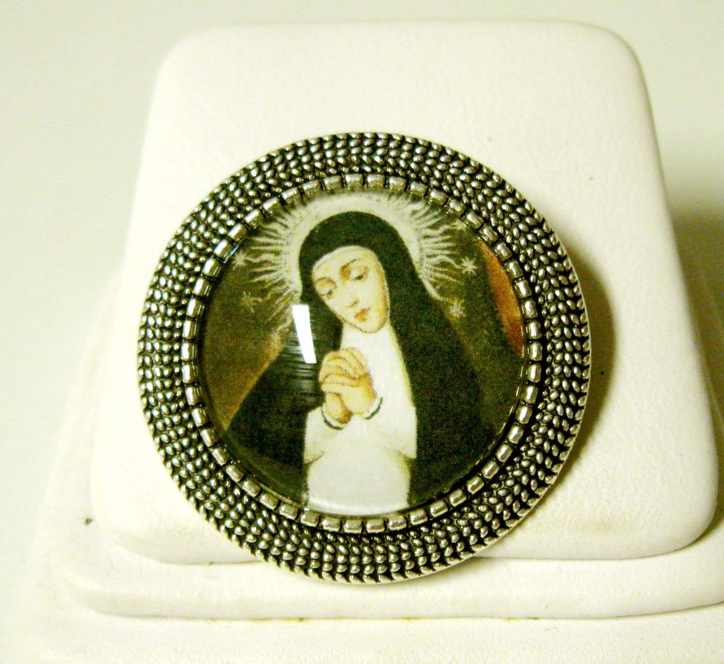 Muttergottes Der Einsamkeit Brosche/Anstecknadel - Br09-079 von Gwendysgems