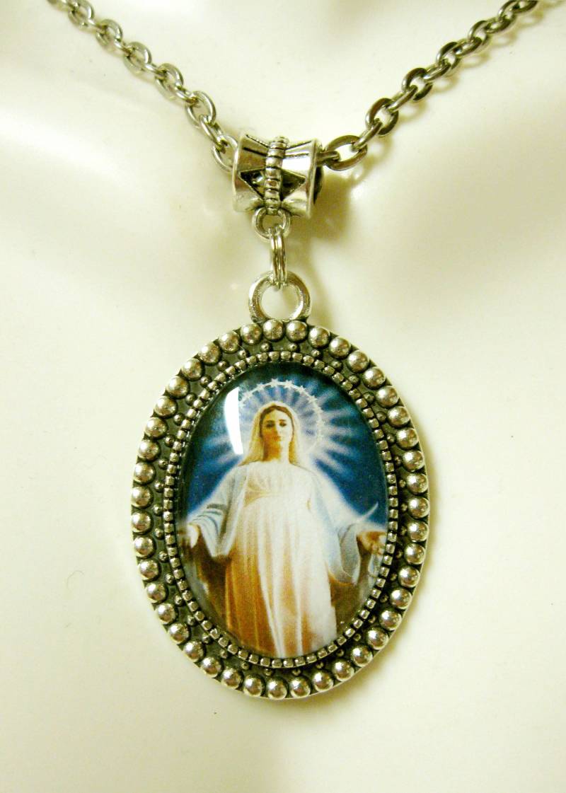 Muttergottes Von Madjugorje Anhänger Und Kette - Ap05-343 von Gwendysgems