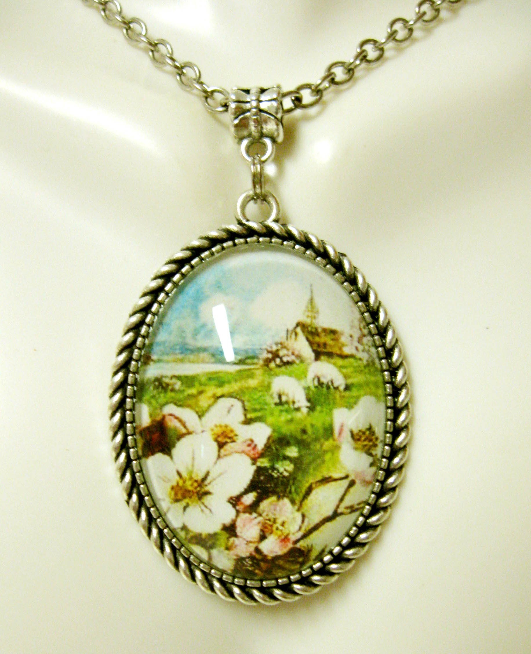 Osteranhänger Von Lämmern, Kirche Und Kirschblüten Mit Kette - Ap09-031 von Gwendysgems
