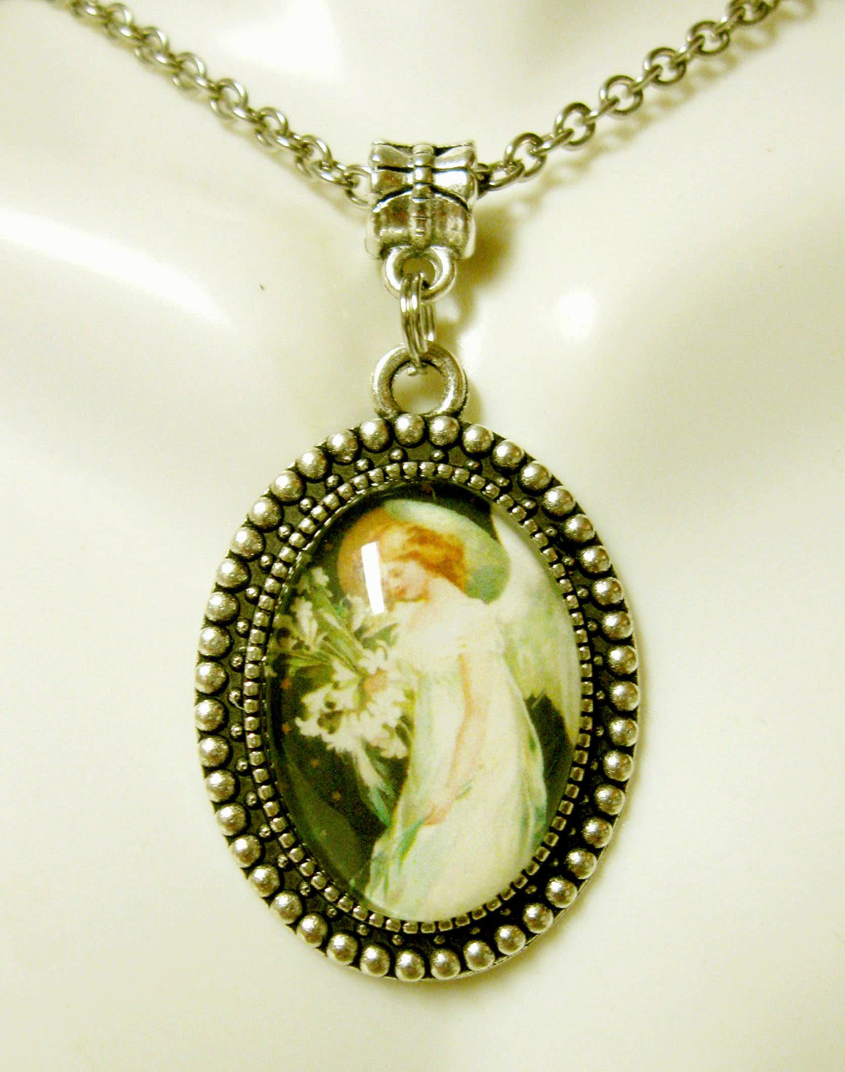 Osterengel Mit Calla-Lilien Anhänger Und Kette - Ap05-453 von Gwendysgems