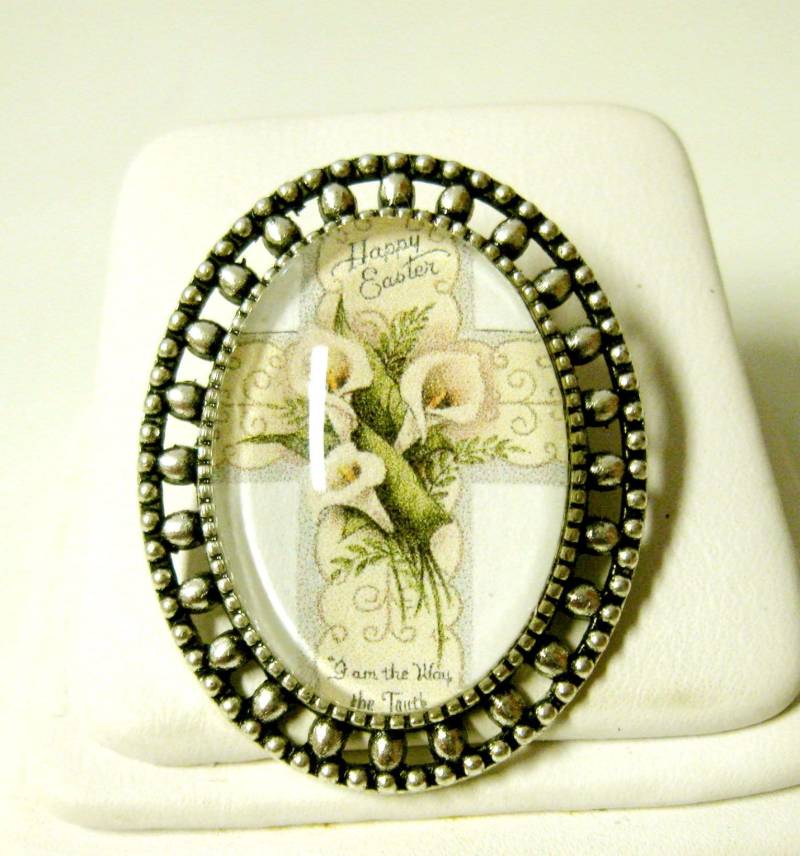 Osterkreuz Mit Calla-Lilien Brosche/Anstecknadel - Br02-088 von Gwendysgems