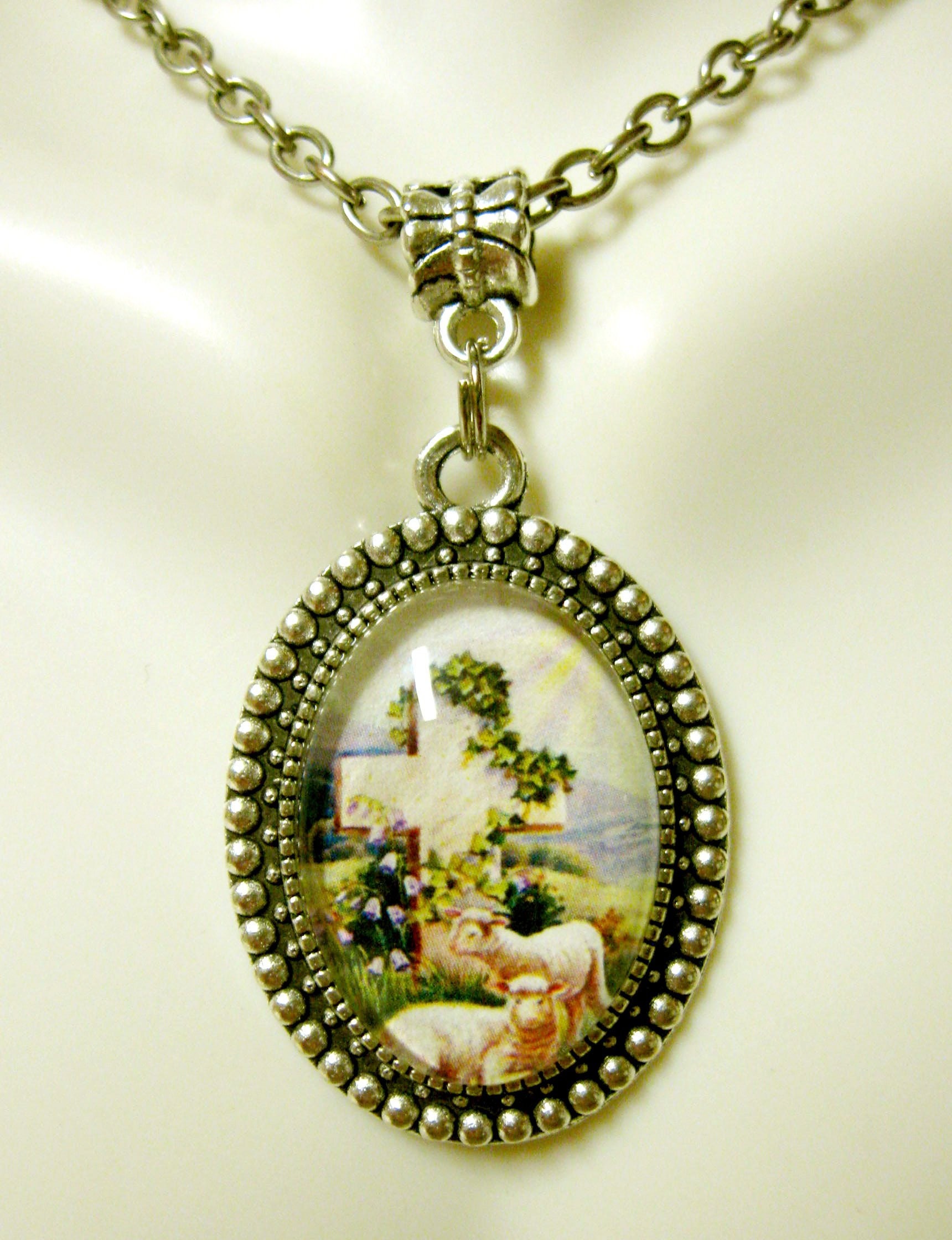 Osterkreuz Mit Federlämmer-Anhänger Und Kette - Ap05-522 von Gwendysgems