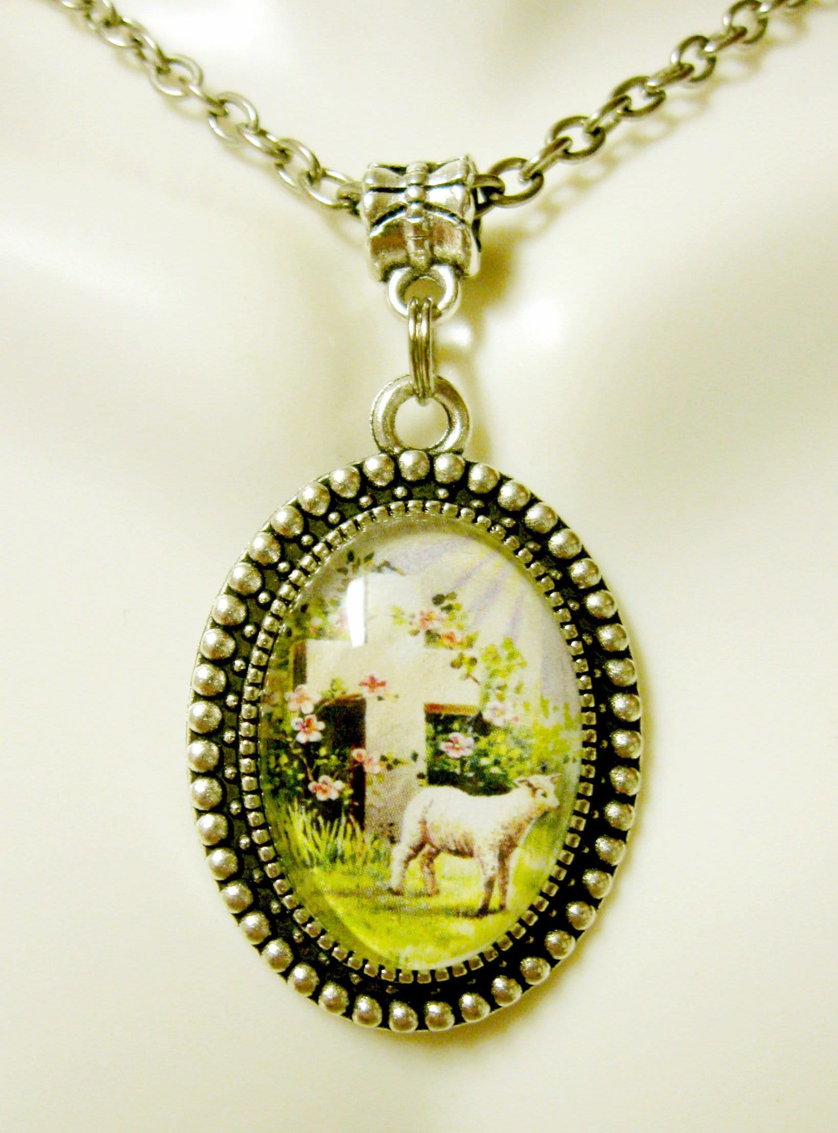 Osterkreuz Mit Lamm-Anhänger Und Kette - Ap05-528 von Gwendysgems