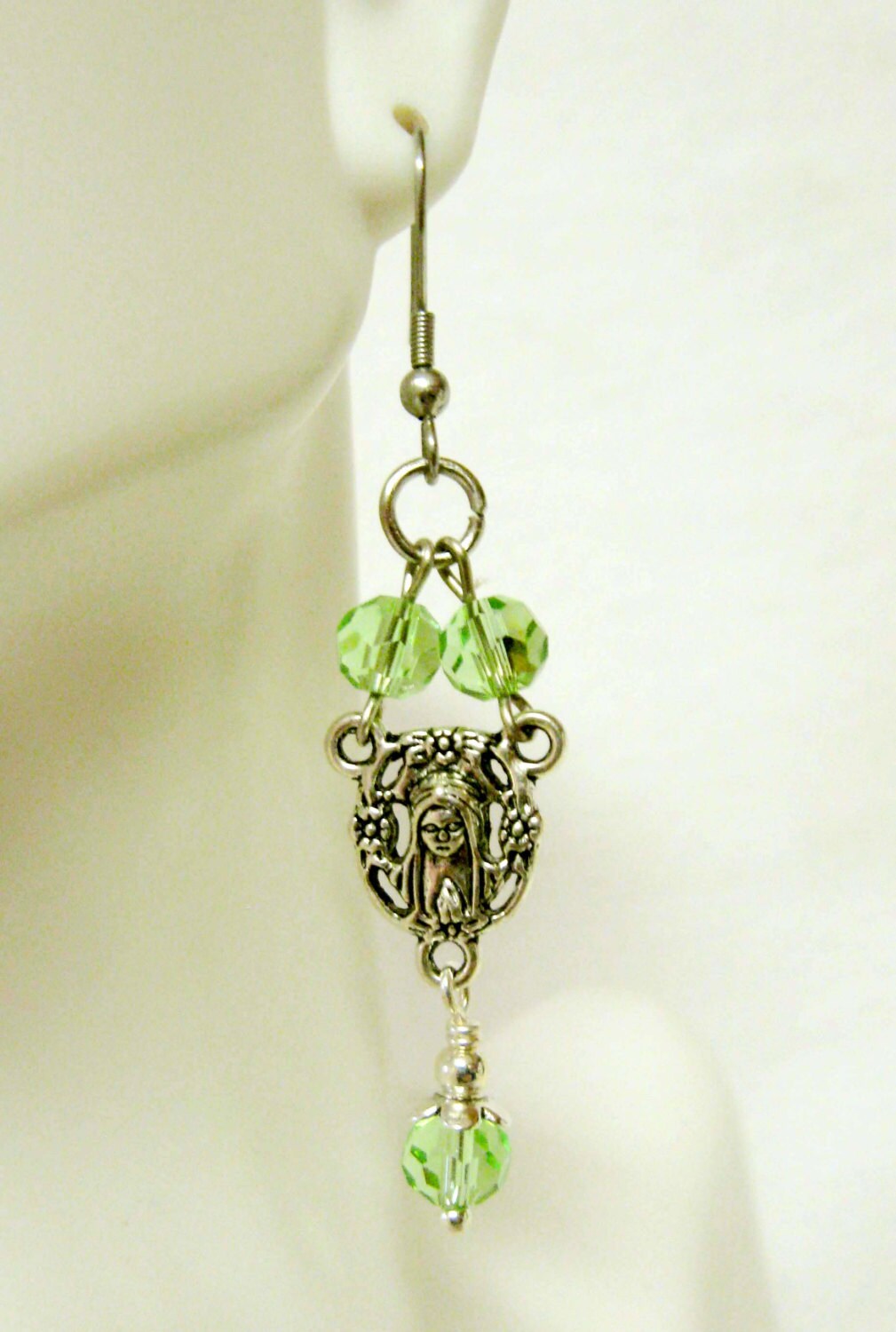 Rosenkranz Zentrum Hellgrüne Kristall Ohrringe - E1030-310 von Gwendysgems