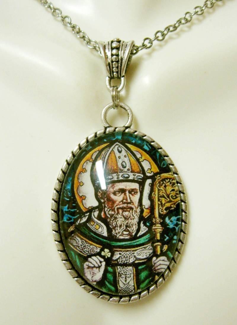 Saint Patrick Anhänger Und Kette - Ap09-215 von Gwendysgems