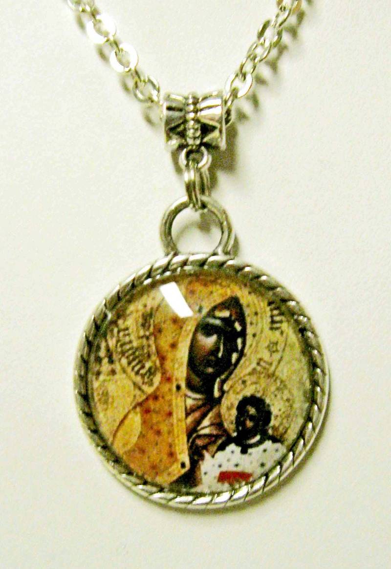 Schwarze Madonna Mit Kind Anhänger Und Kette - Ap05-055 von Gwendysgems