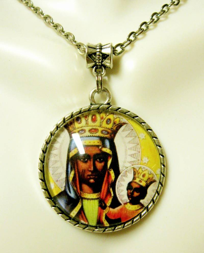 Schwarze Madonna Mit Kind Anhänger Und Kette - Ap26-299 von Gwendysgems