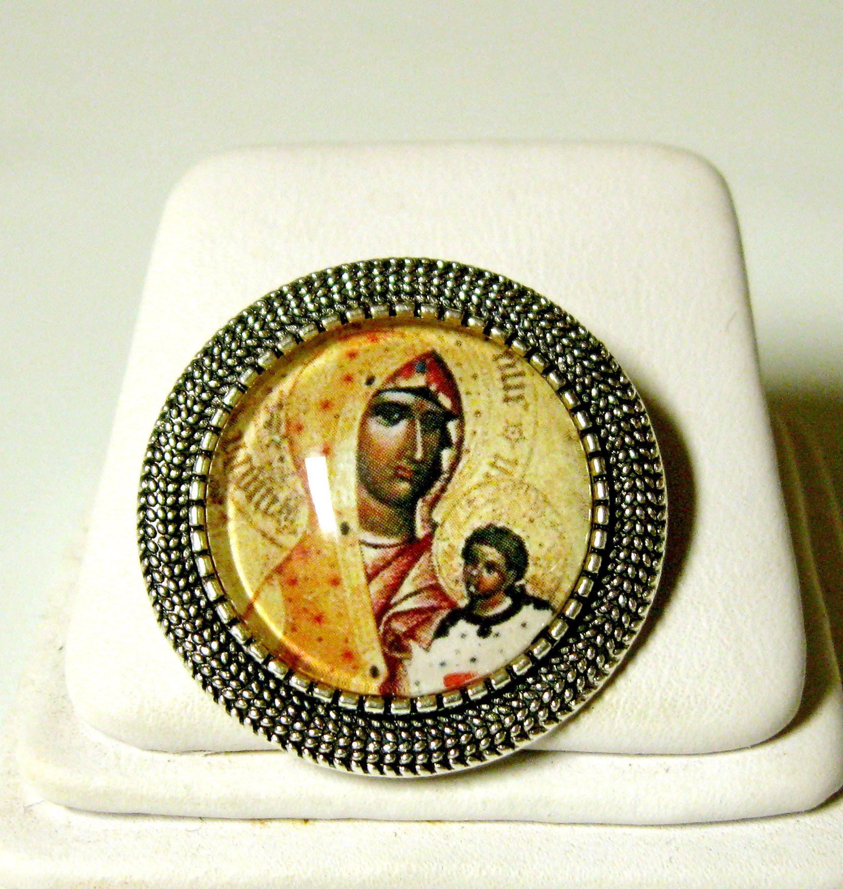 Schwarze Madonna Mit Kind Brosche/Anstecknadel - Br09-044 von Gwendysgems