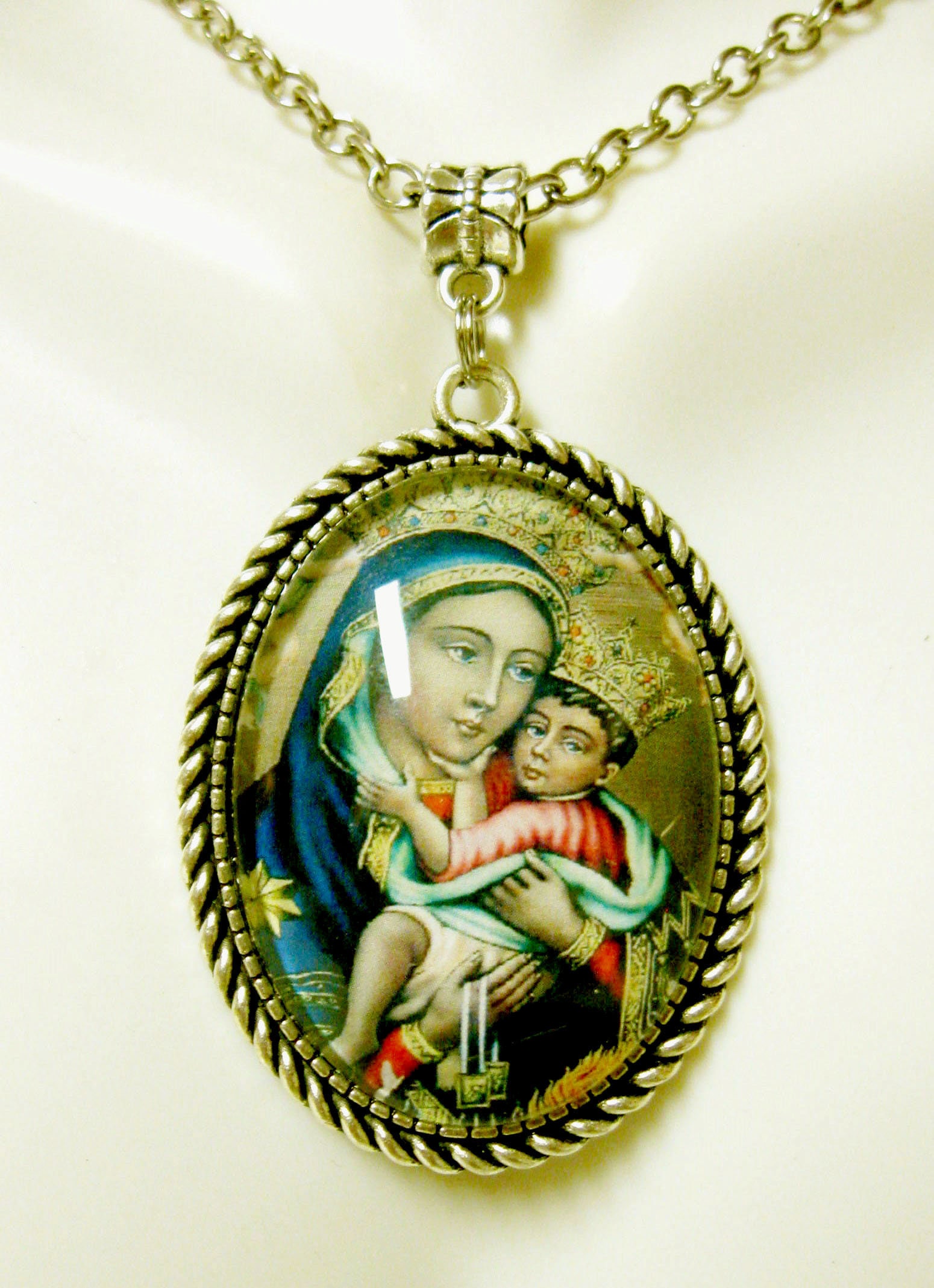 Schwarze Madonna Und Kind Anhänger Kette - Ap09-361 von Gwendysgems