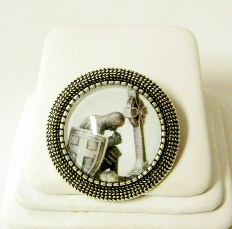 Tempelritter in Gebetsnadel/Brosche - Br09-006 von Gwendysgems