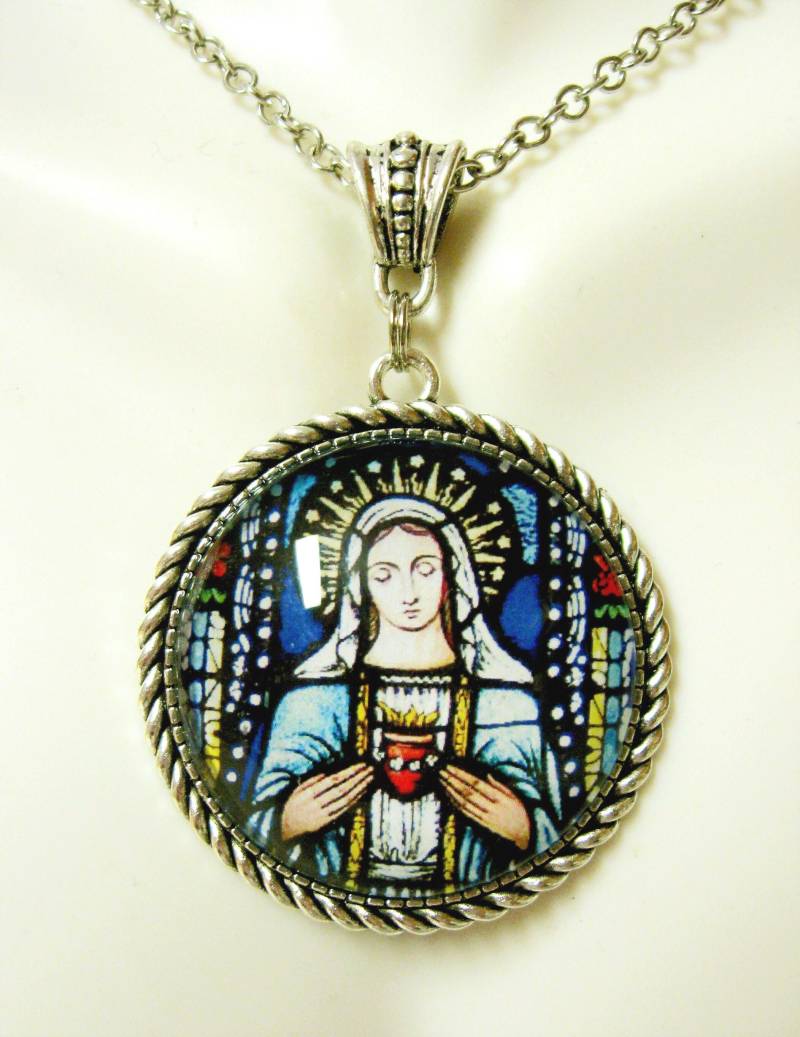Unbeflecktes Herz Mariens Glasfensteranhänger Und Kette - Ap25-091 von Gwendysgems