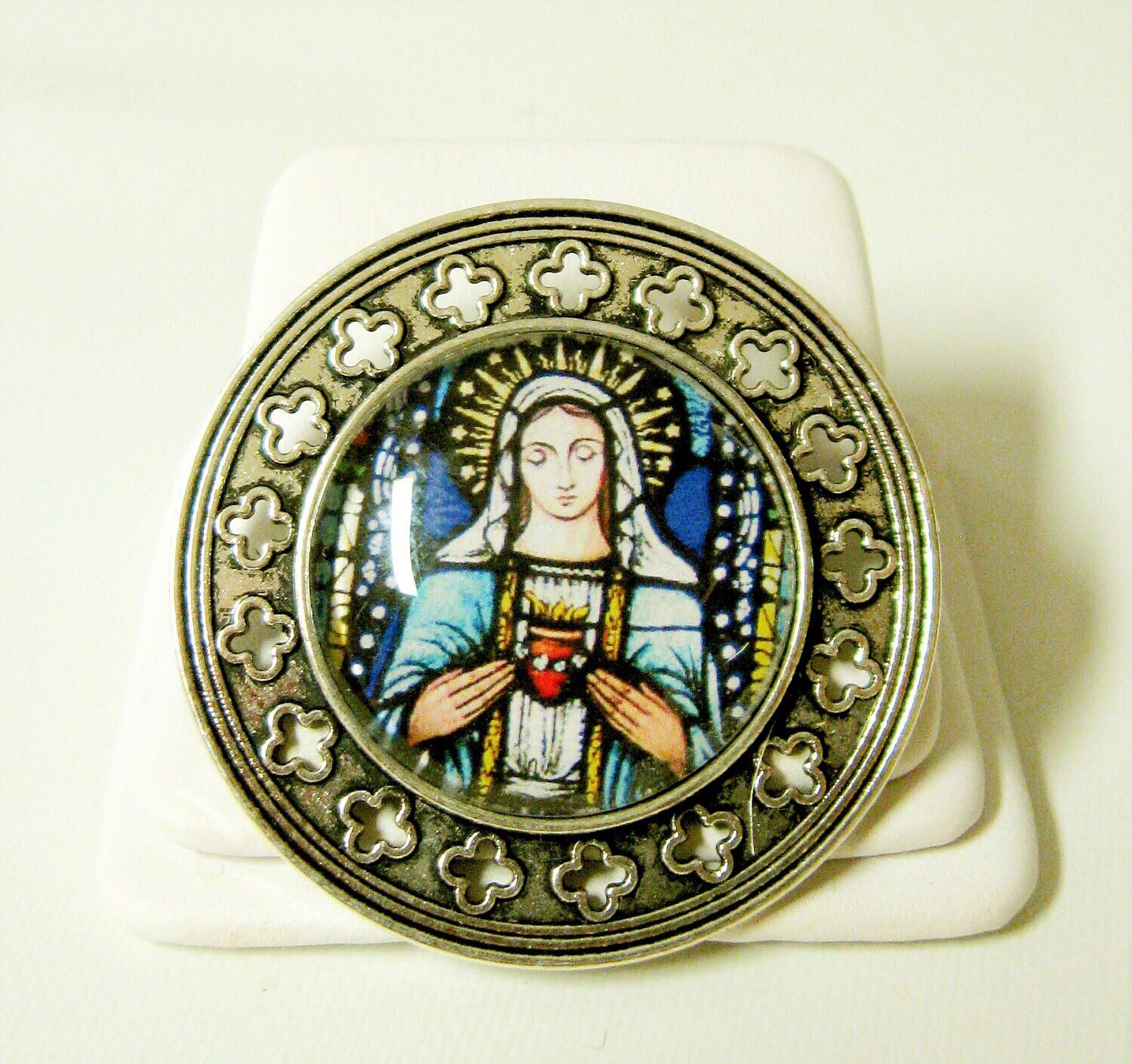 Unbeflecktes Herz Mariens Glasmalerei-Fensterstift/Brosche - Br10-083 von Gwendysgems