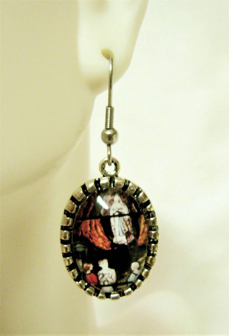 Unsere Liebe Frau Von Fatima Glasfenster Ohrringe - Ap07-237 von Gwendysgems