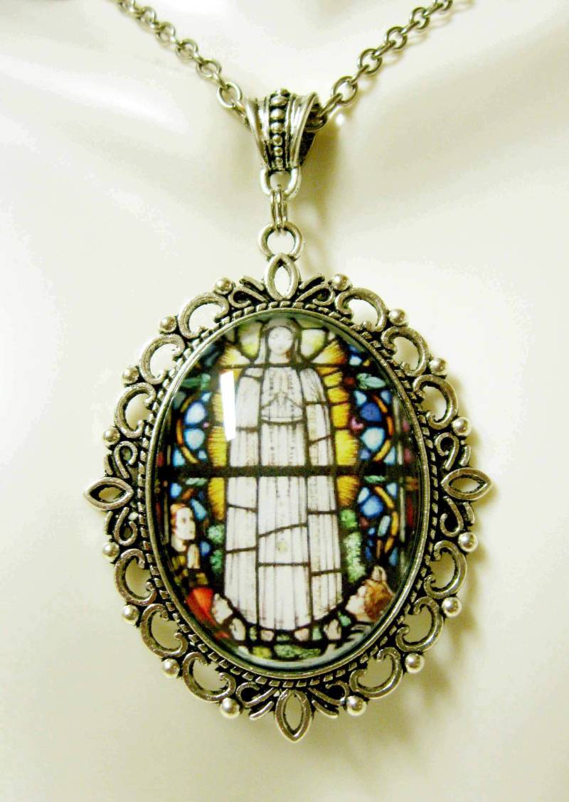 Unsere Liebe Frau Von Fatima Glasmalerei-Fenster Halskette - Ap09-231 von Gwendysgems