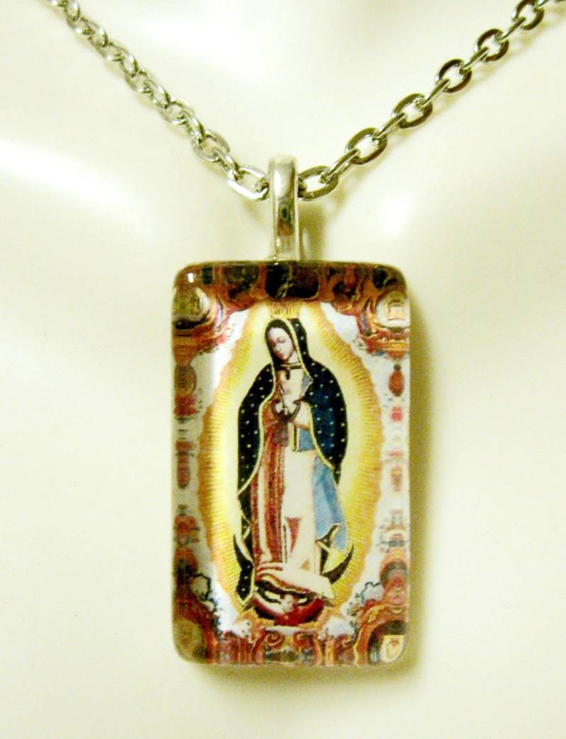 Unsere Liebe Frau Von Guadalupe Anhänger Mit Kette - Go09-098 von Gwendysgems