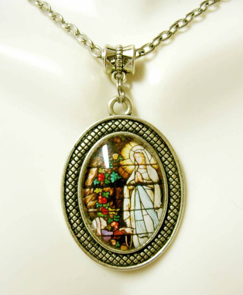 Unsere Liebe Frau Von Lourdes Anhänger Und Kette - Ap05-364 von Gwendysgems