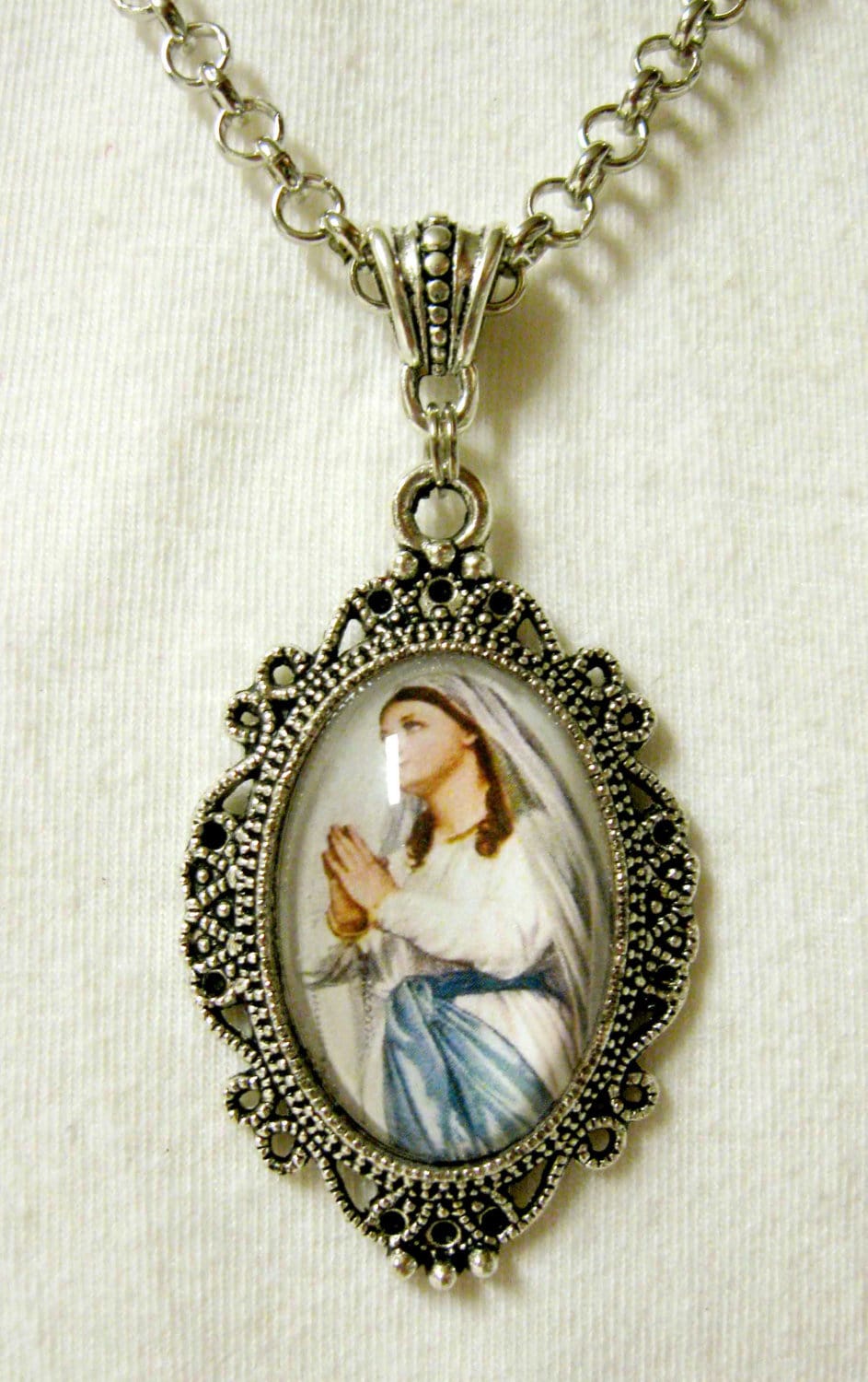 Unserer Lieben Frau Von Lourdes Anhänger Mit Kette - Ap04-246 von Gwendysgems