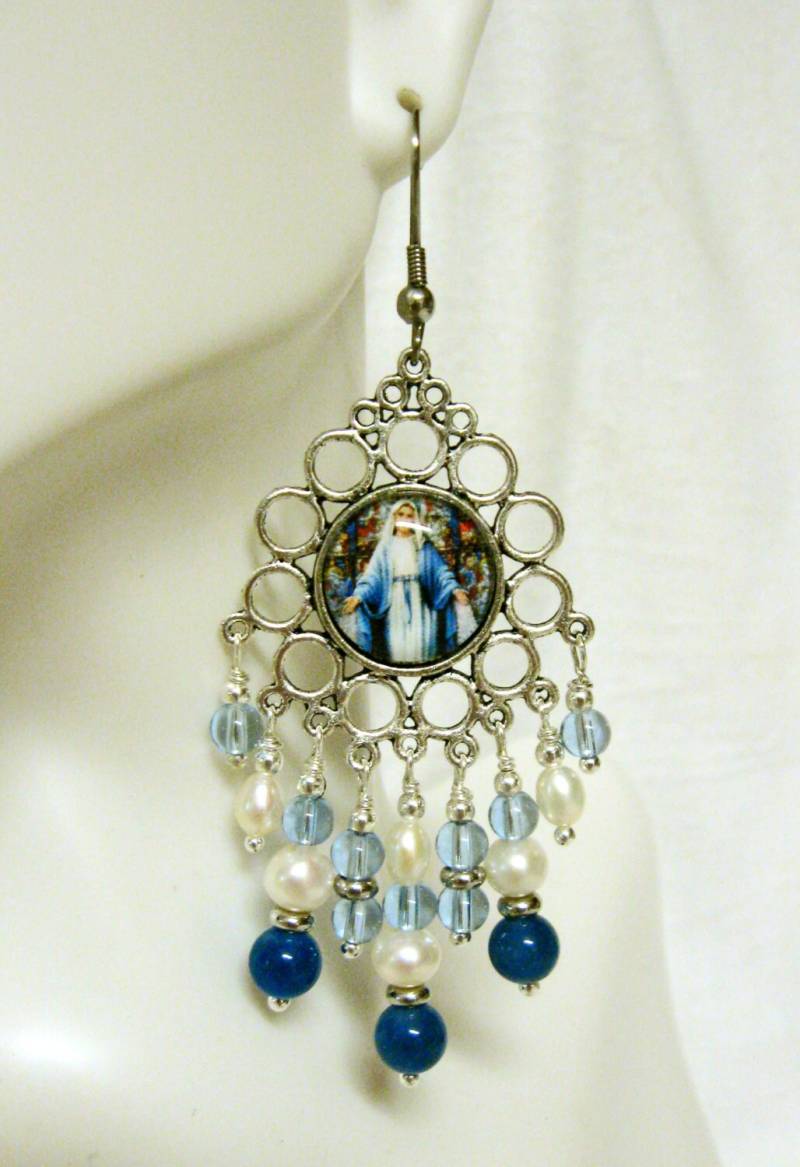 Wunderbare Medaille Kristall Kronleuchter Ohrringe - E0161-006 von Gwendysgems