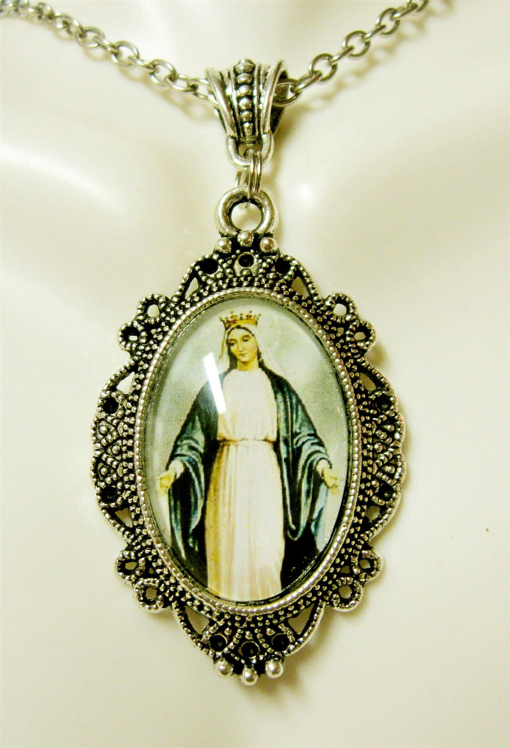 Wunderbare Medaillon-Kette - Ap04-405 von Gwendysgems