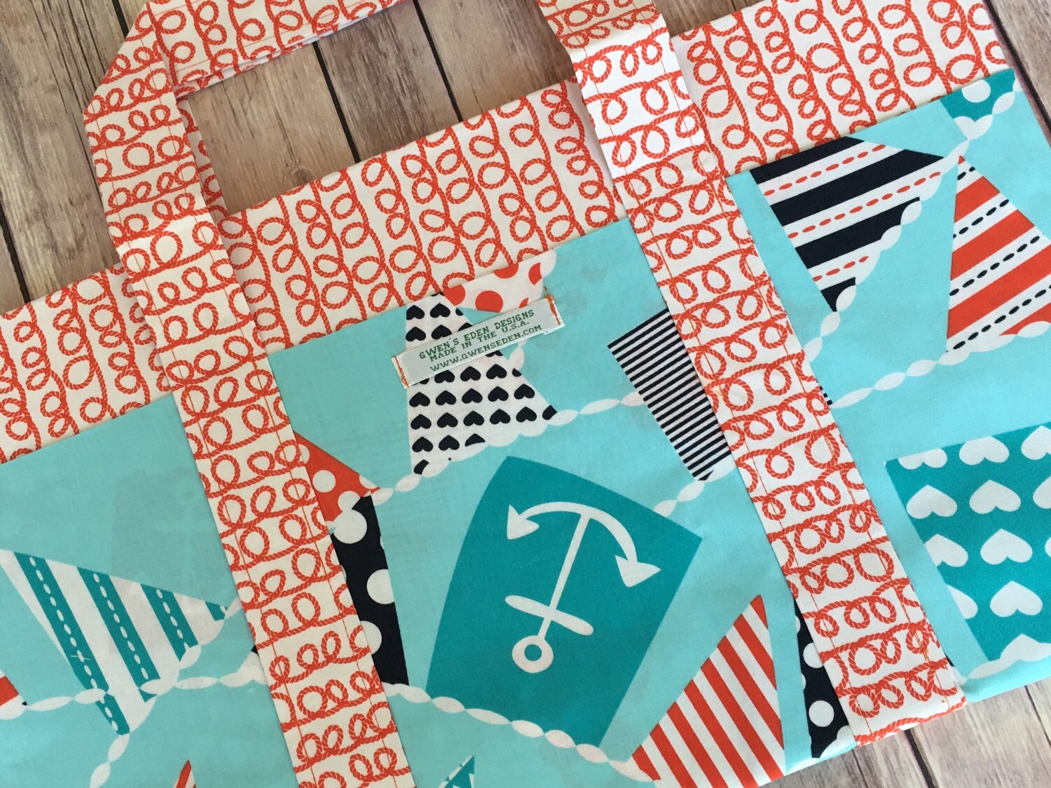 Sechs Taschentasche in Mutiniy Auf Dem Bunting Designer Print von GwensEden