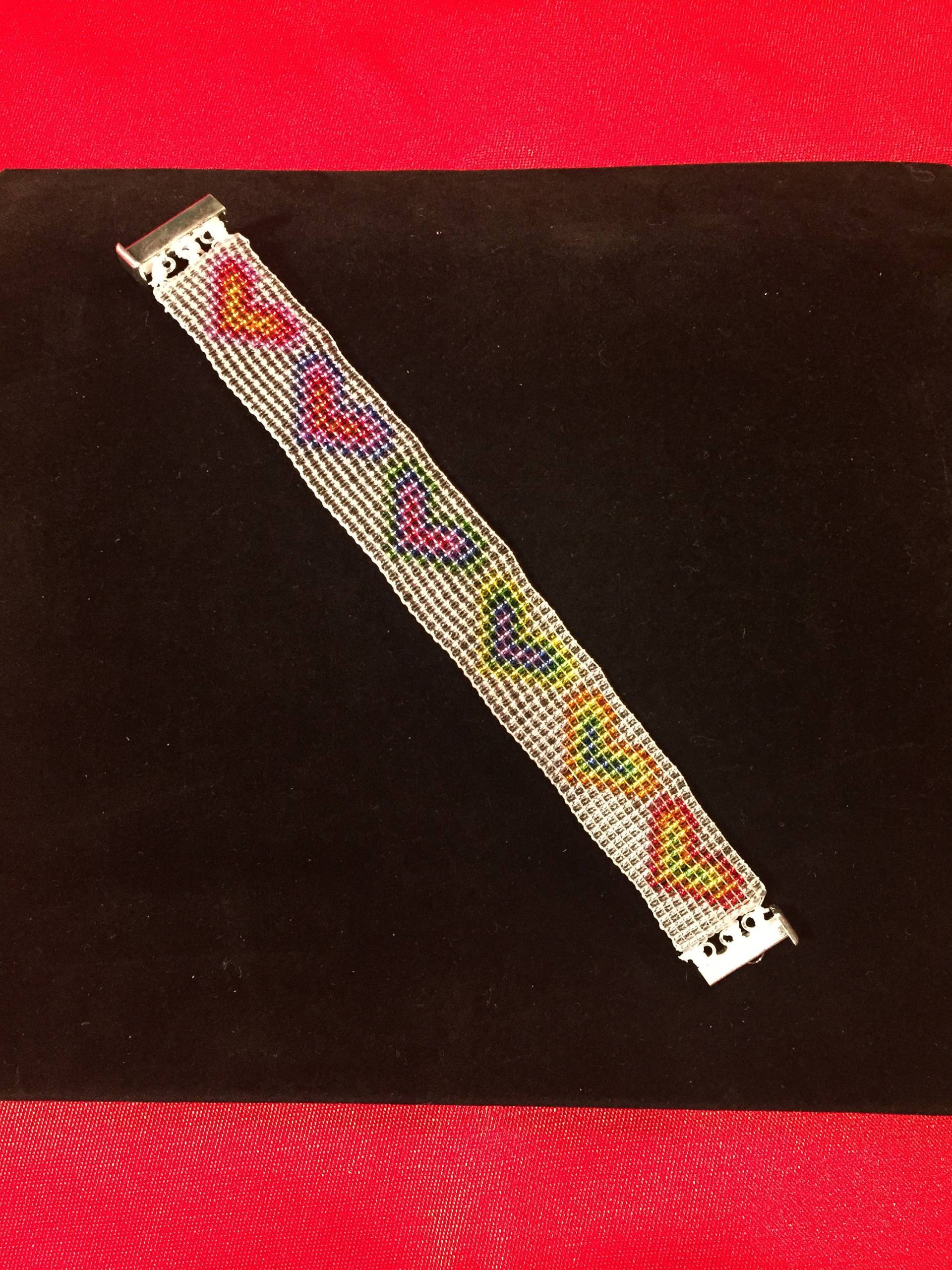 Klares Regenbogen-Herz Gewebte Perlenarmband Klares Regenbogen-Herz Gewebte Perlenarmband von GwensGemsByGWolfram
