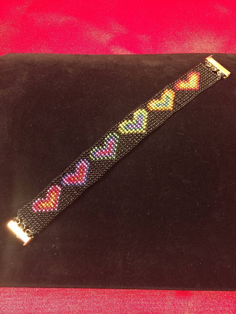 Schwarzes Regenbogen Herz Armband Schwarzes Regenbogen Herz Armband von GwensGemsByGWolfram