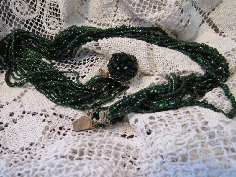 Vintage Multistranded Grüne Halskette, Italien Vintage Multistranded Grüne Halskette, Italien von GwensVintageShoppe