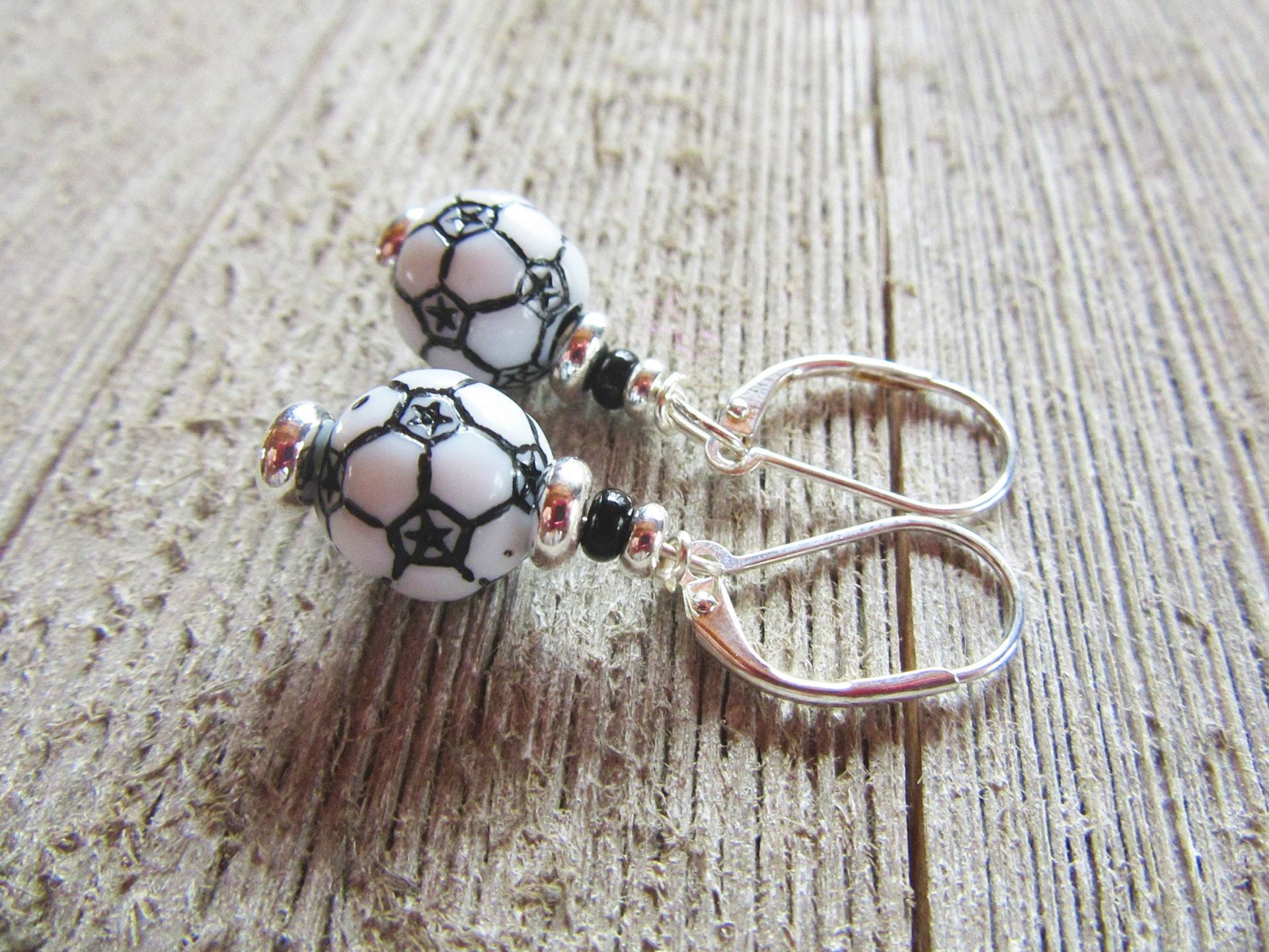 Erzielen Sie Ein Tor Mit Fußball Sport Ball Ohrringe | Thema Schmuck Für Frauen - Neuheit Zubehör Geschenkverpackungsoption von Gwynstone