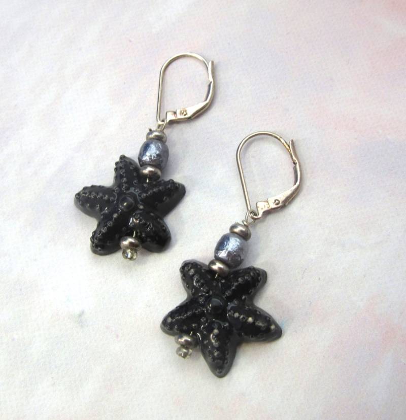 Handbemalte Seestern Ohrringe Mit Süßwasserperle Topper - Boho Style Hängeohrringe Ocean Lover Geschenk Sterling Silber Brisuren Handbemalte Seestern Ohrringe Mit Süßwasserperle Topper - Boho Style Hängeohrringe Ocean Lover Geschenk Sterling Silber Brisuren von Gwynstone