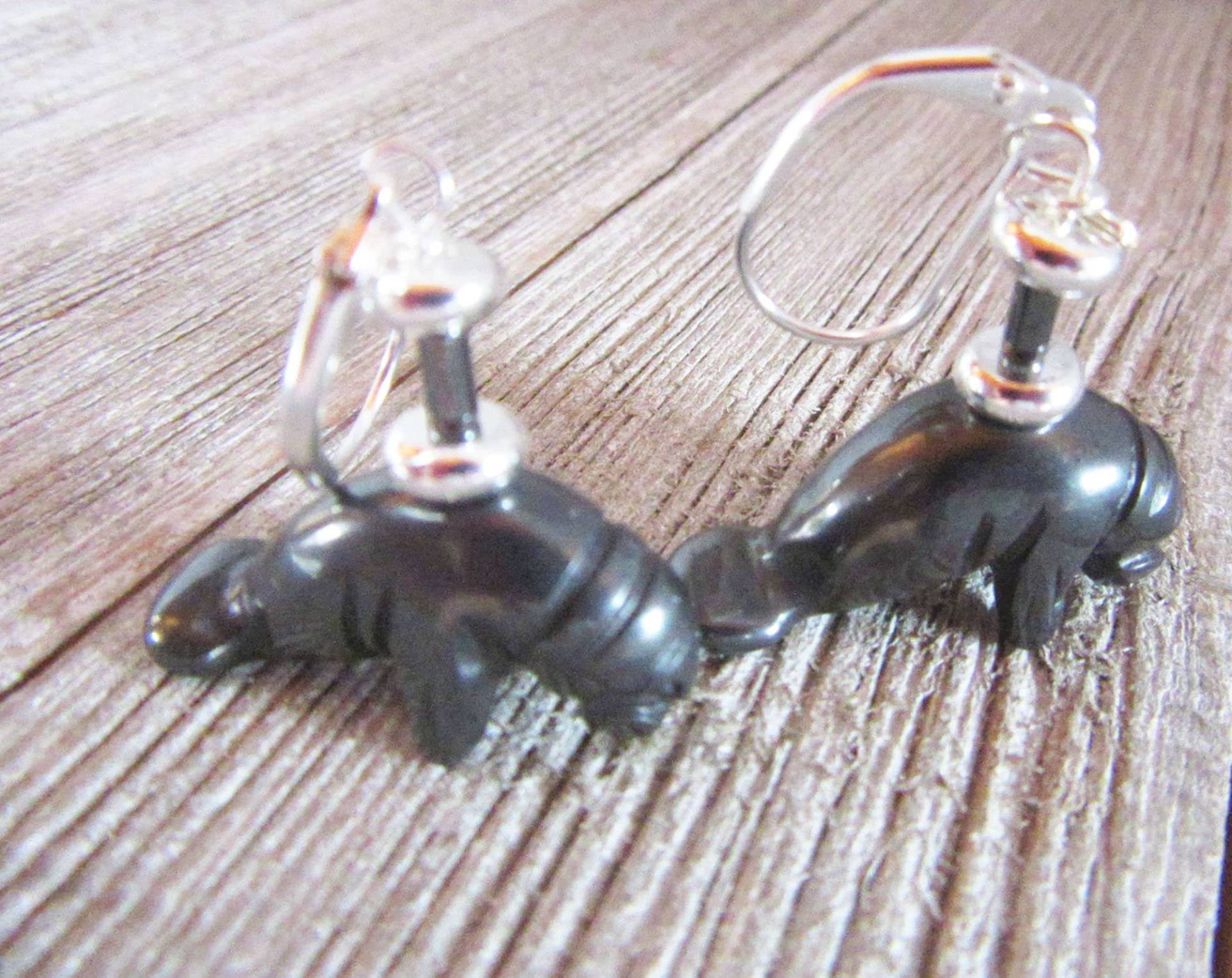 Handgefertigte Hämatit Seekuh Ohrringe - Tier Thema Handwerker Schmuck, Meer Leben Ohrringe, Geschenk Für Tierliebhaber, Einzigartige Handmade von Gwynstone
