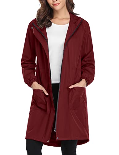 Gyabnw Damen Regenjacke Regenmantel Wasserdichte Windbreaker Regenparka Leichte Lange Übergangsjacke mit Kapuze und Atmungsaktiv Futter Raincoat Weinrot, L von Gyabnw