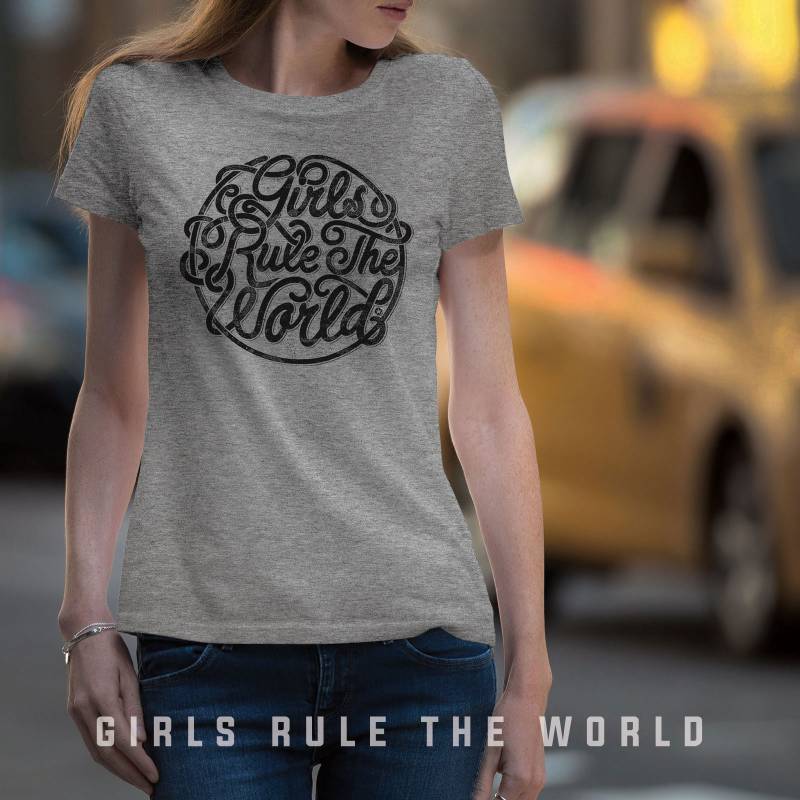Bad Girls Outfit 3. Mädchen Regieren Die Welt T-Shirt, Weiblicher Schnitt von GymishLifestyle