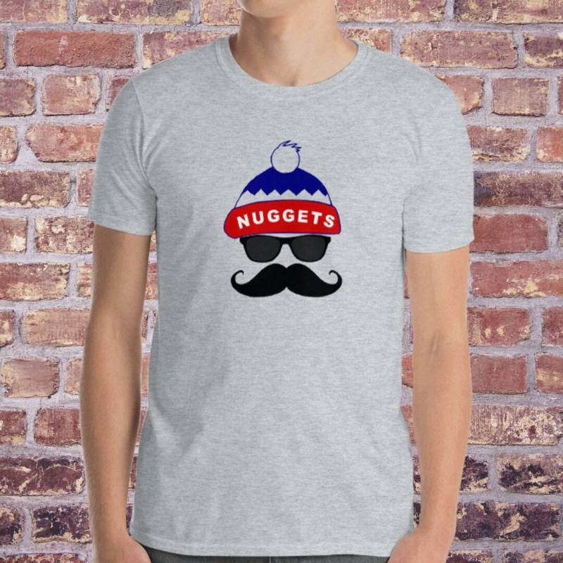 Gsbg Moustache Nuggets Kurzarm-Unisex-T-Shirt, Bluegrass-Fan, Geschenk Für Ihn, Sie, Konzert-Shirt, Festival-Mode Gsbg Moustache Nuggets Kurzarm-Unisex-T-Shirt, Bluegrass-Fan, Geschenk Für Ihn, Sie, Konzert-Shirt, Festival-Mode von GypsyBluegrassDesign