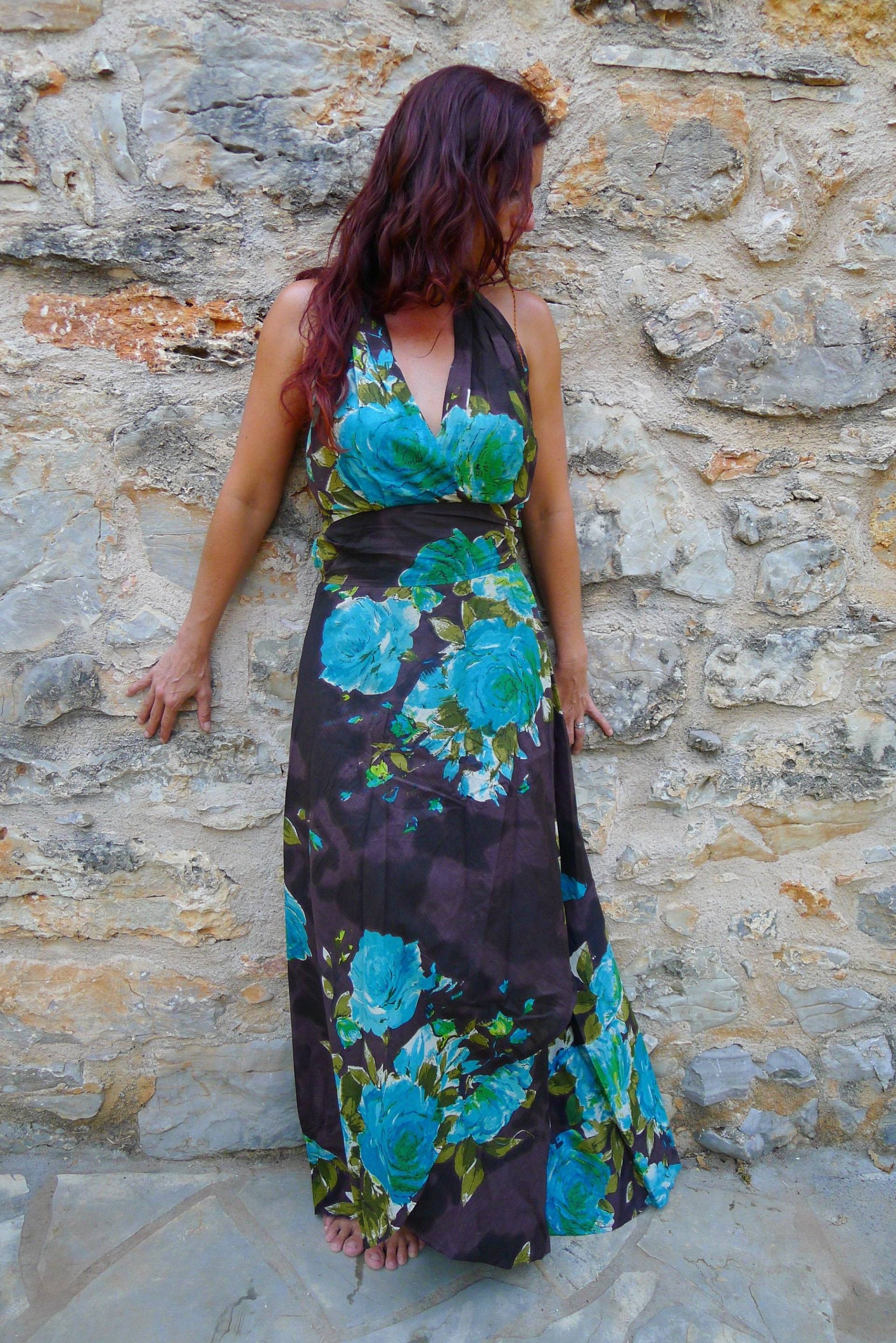 Geldbörsenkleid, Blaue Blume Auf Braunem Hintergrund, Elegant, Verstellbar von GypsyLightCreation