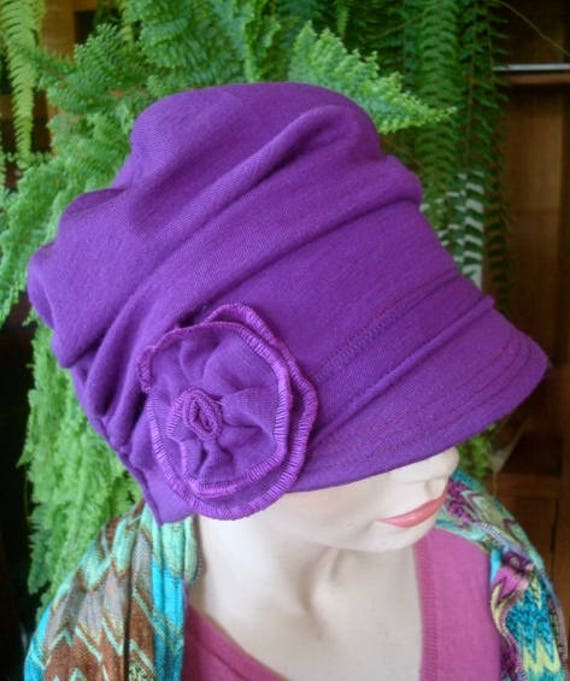 Frauen Hut Peak Cap Chemo Kopfbedeckung Weiche Merino Newsboy Wolle Geschenk Lila Winterhut von GypsyLoveHeadbands