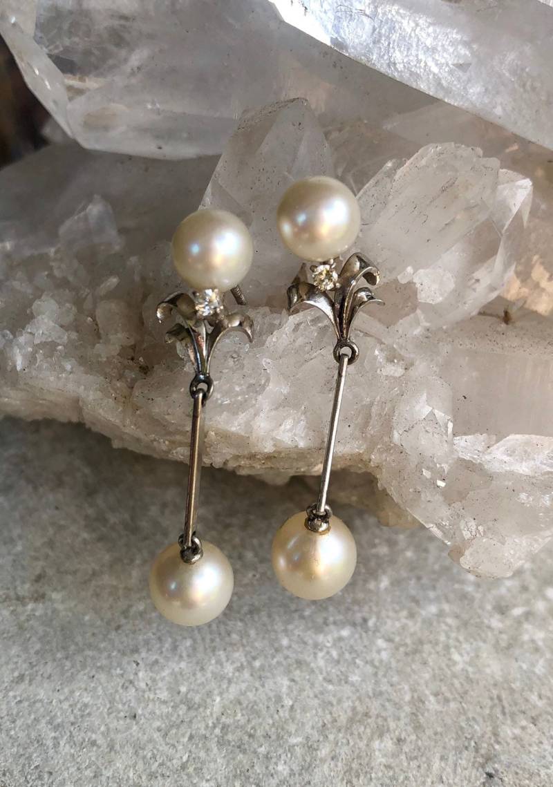 14Kt Weißgold Pearl Drop Diamant Lange Vintage Ohrringe von GypsyRoadStudio
