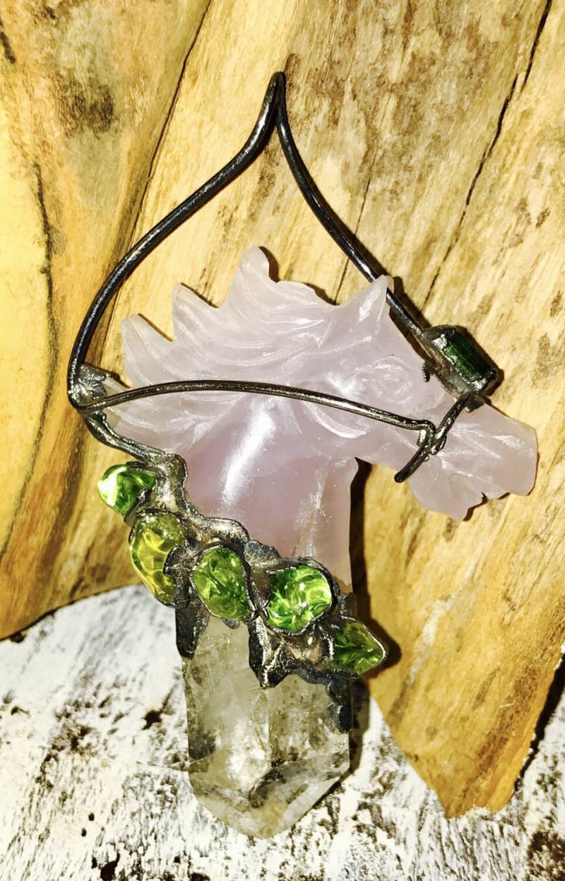 Atemberaubende Hand Geschnitzte Amethyst Pferd Grün Peridot Bergkristall Einzigartige Gefertigt Vintage Sterling Silber Anhänger von GypsyRoadStudio