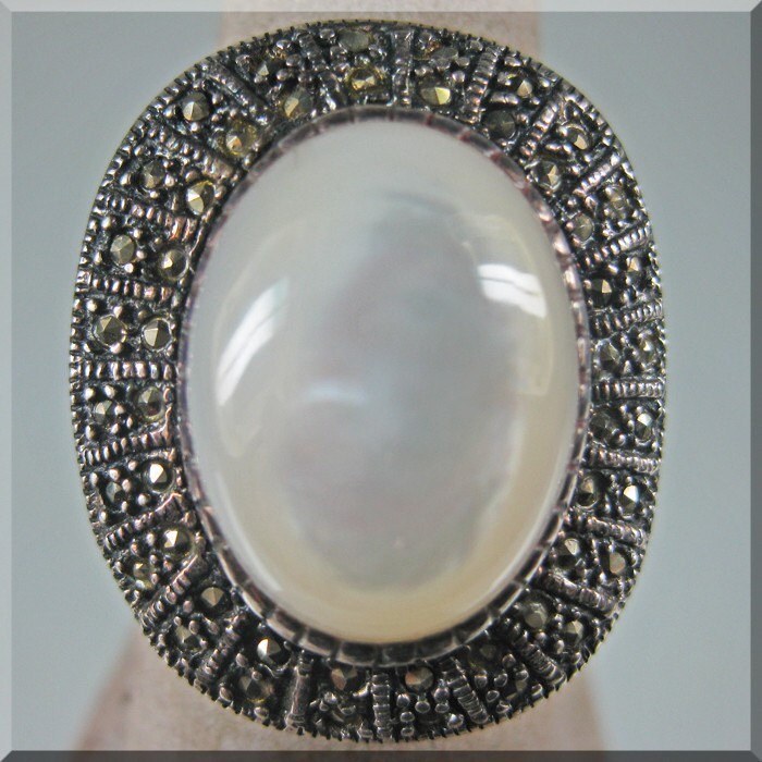 Atemberaubender Art Deco Sterlingsilber Perlmutt Markasit Vintage Cocktail Ring Signiert von GypsyRoadStudio