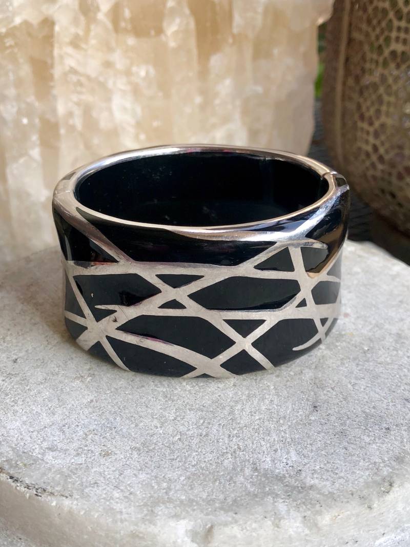 Kühn Schönes Schwarzes Harz Sterling Silber Modernest Klemmer Manschette Vintage Armband von GypsyRoadStudio