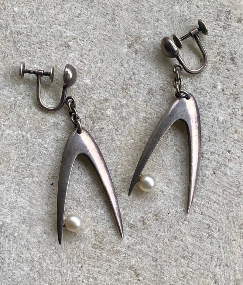 Mid-Century Modern Natürliche Perle Stering Silber Vintage Ohrringe von GypsyRoadStudio