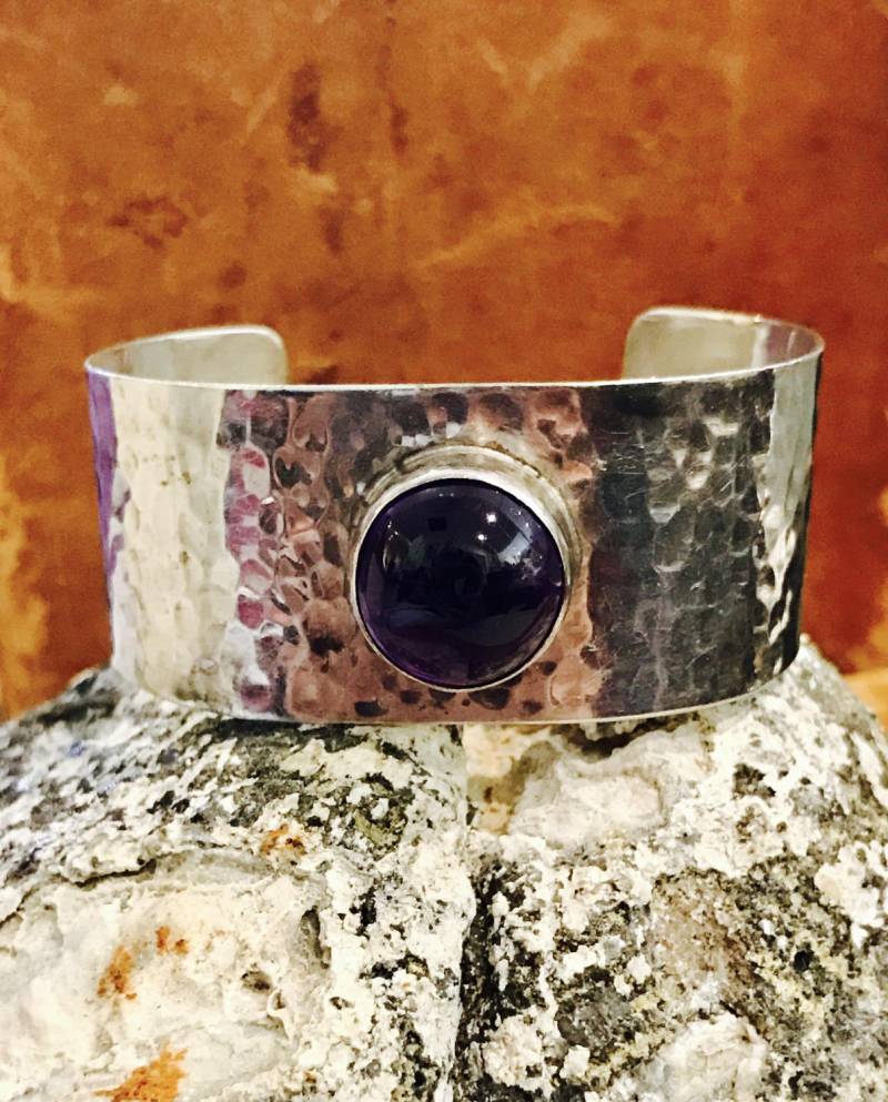 Modernist Designer Sterling Silber Lila Amethyst Vintage Manschetten Armband Gesengt von GypsyRoadStudio