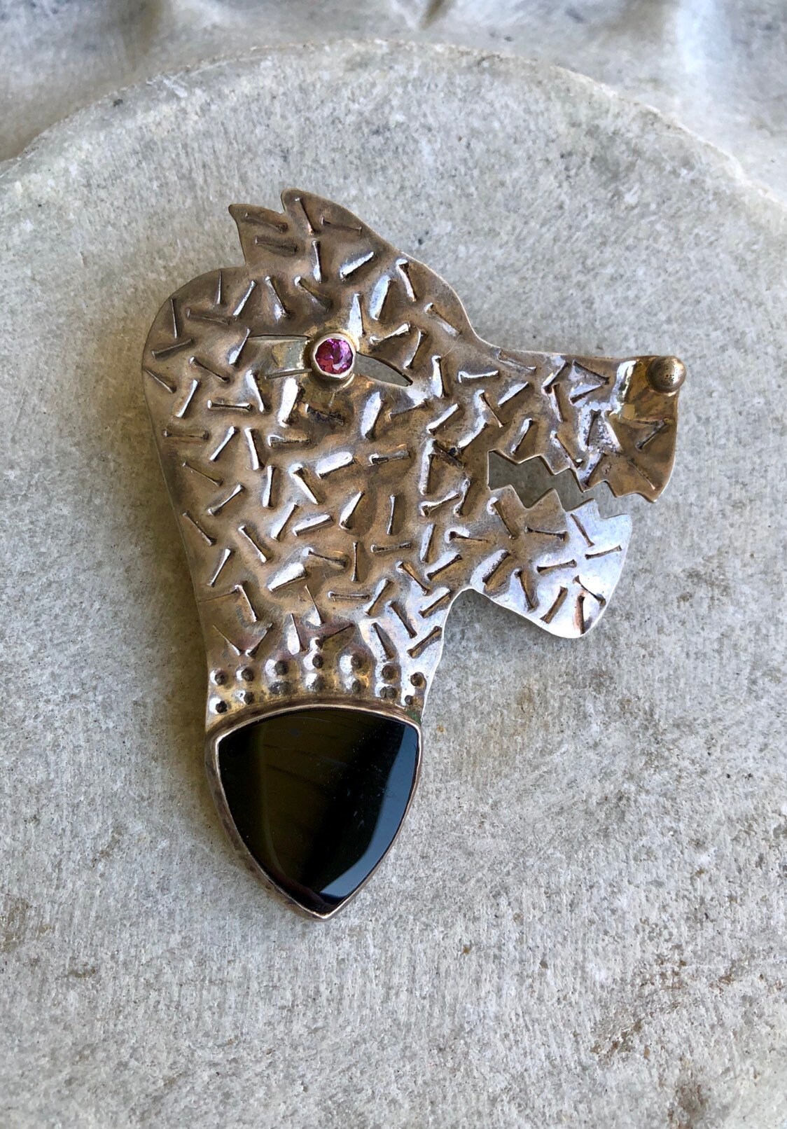 Rex The Wonder Dog One Of A Kind Artisan Sterling Silber Pink Turmalin Schwarz Onyx Hund Brosche Wearable Art Rex The Wonder Dog One Of A Kind Artisan Sterling Silber Pink Turmalin Schwarz Onyx Hund Brosche Wearable Art von GypsyRoadStudio