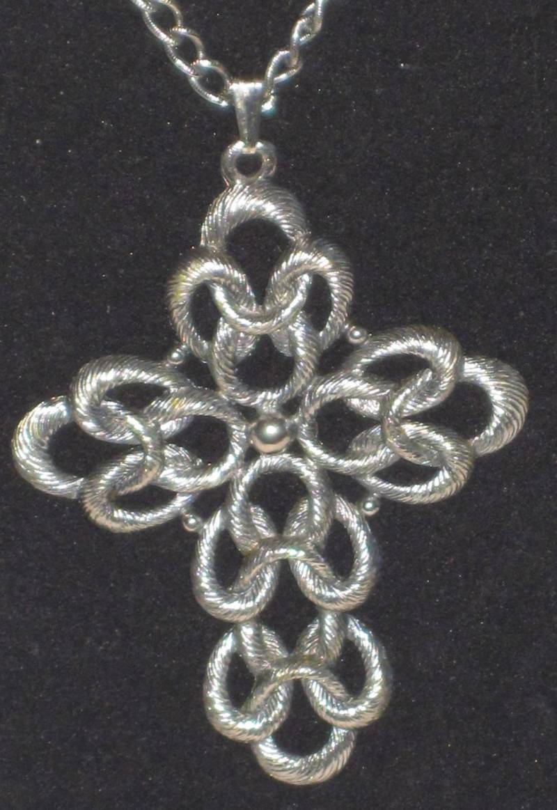 Sarah Coventry Designer Openwork Cross Vintage Halskette Signiert von GypsyRoadStudio
